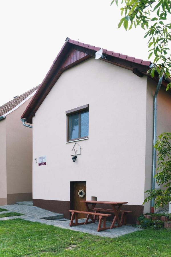 Ubytování Na Sklípku Jevisovka Esterno foto